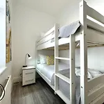 2-Bed Apartment With Garden In Vibrant Brighton District