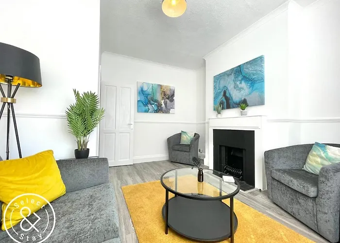 2-Bed Apartment With Garden In Vibrant Brighton District