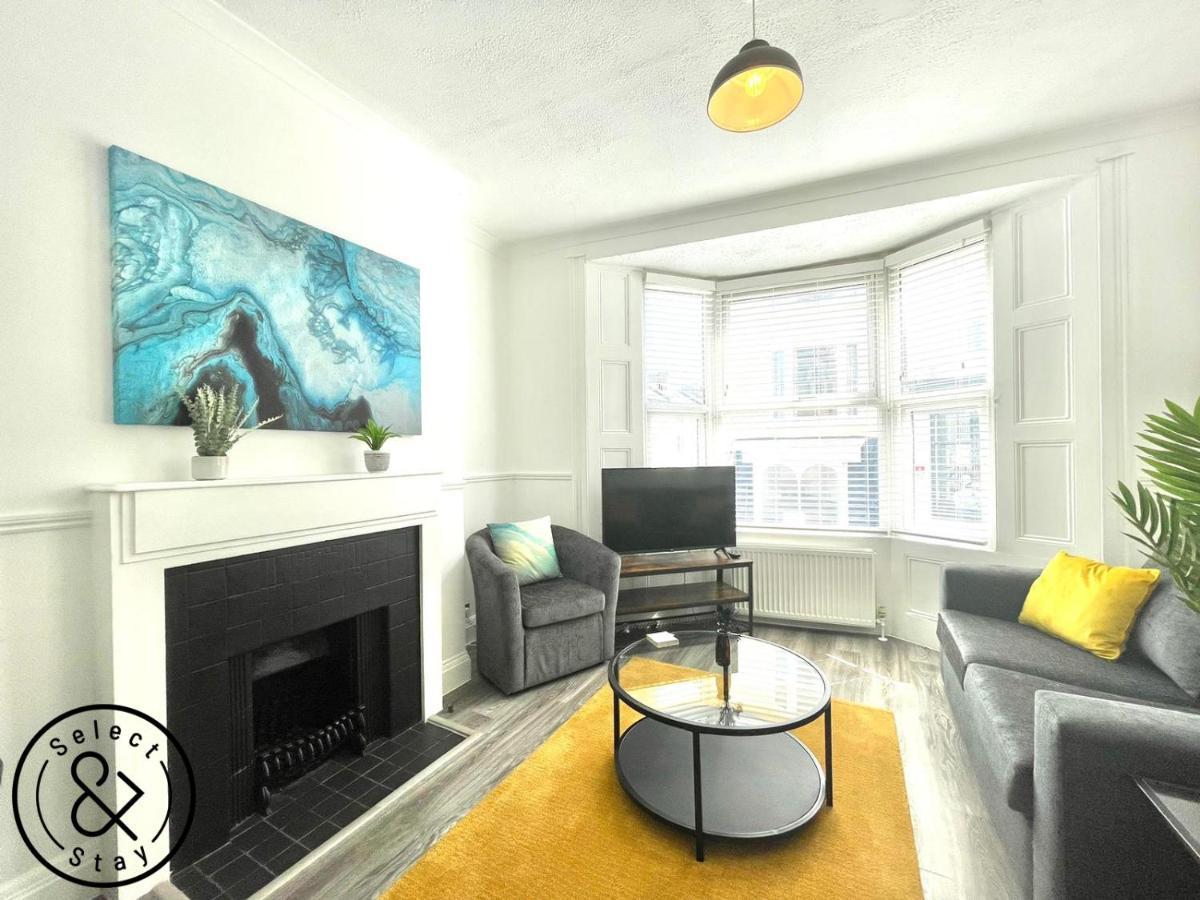 2-bed With Garden In Vibrant District Apartment *